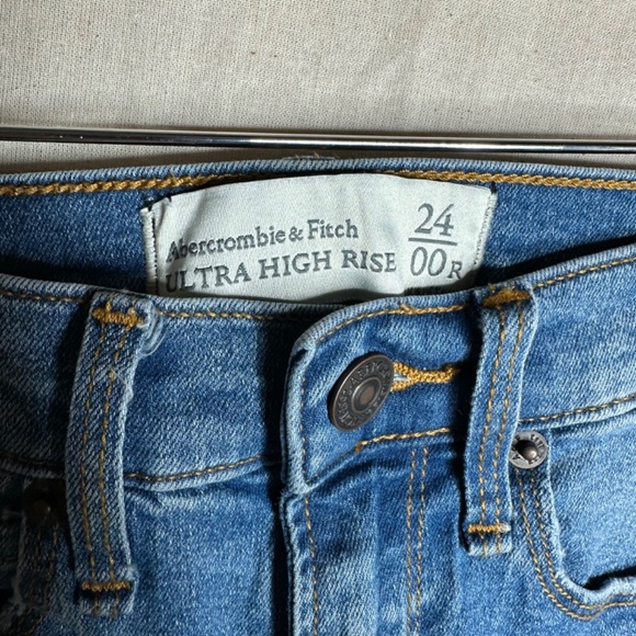 Abercrombie & Fitch Ultra High Rise Blue Denim Jeans‎ - Picture 4 of 8